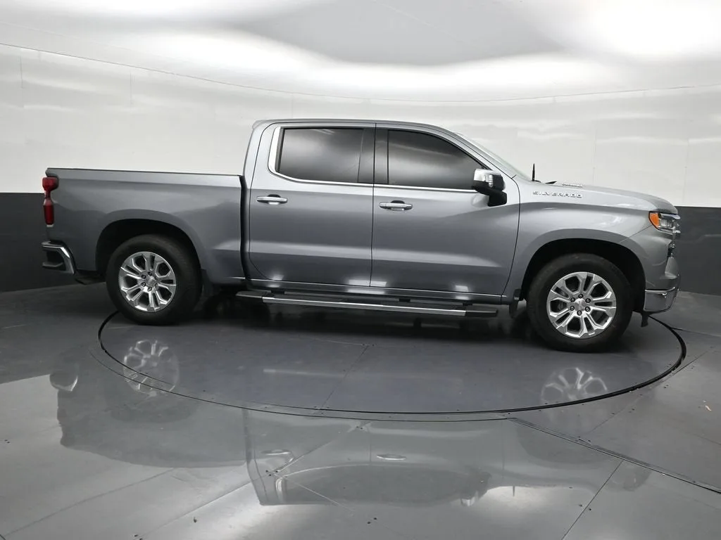 2024 Chevrolet Silverado 1500 LTZ photo 7