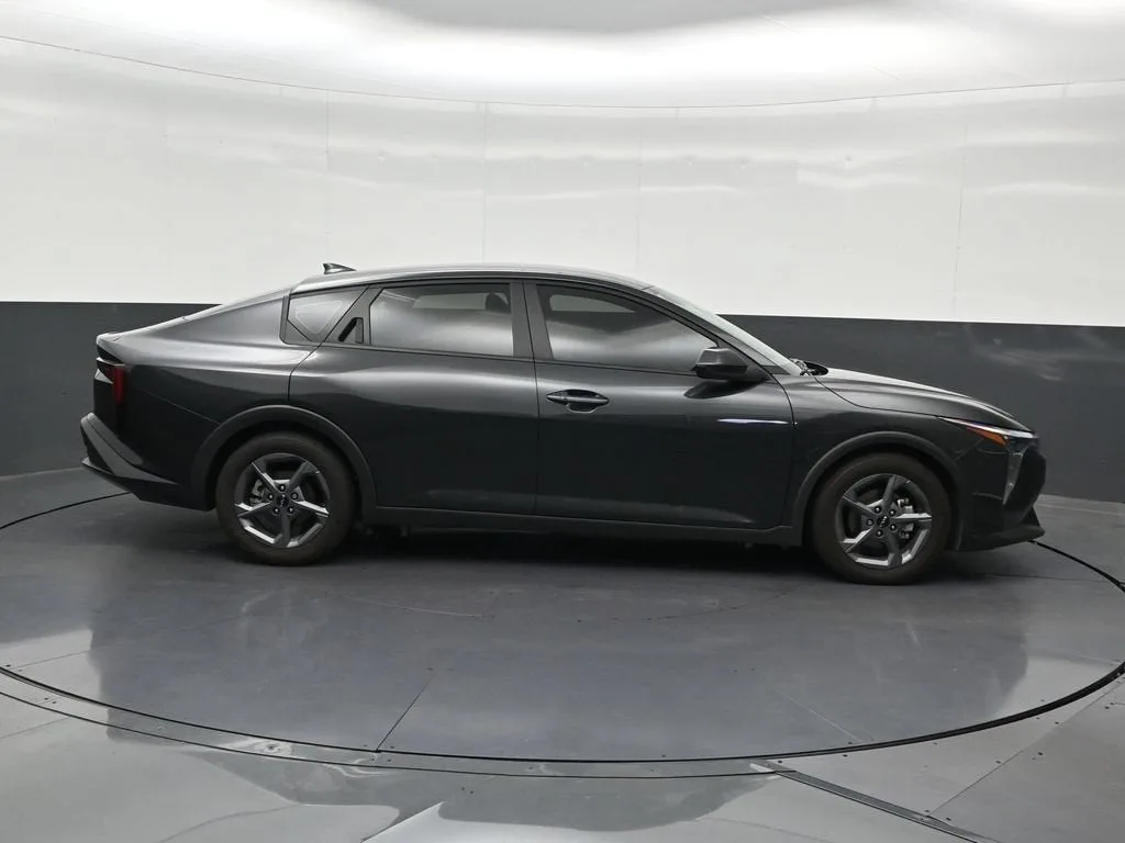 2025 Kia K4 LXS photo 7