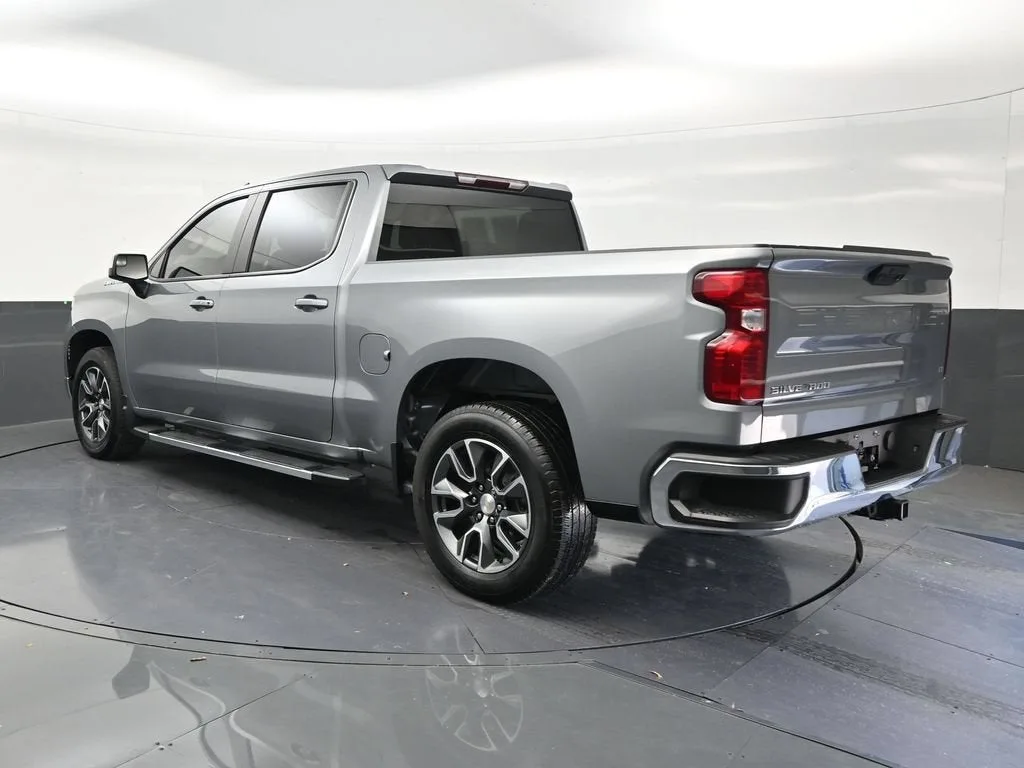 2024 Chevrolet Silverado 1500 LT photo 3