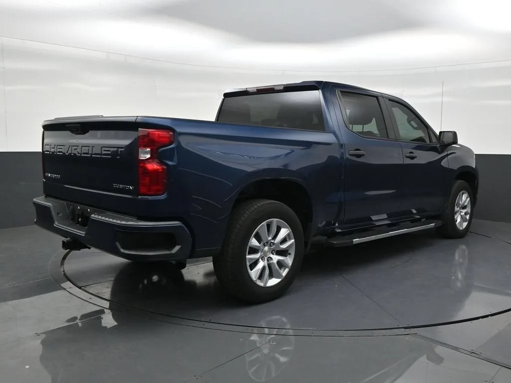 2023 Chevrolet Silverado 1500 Custom photo 5