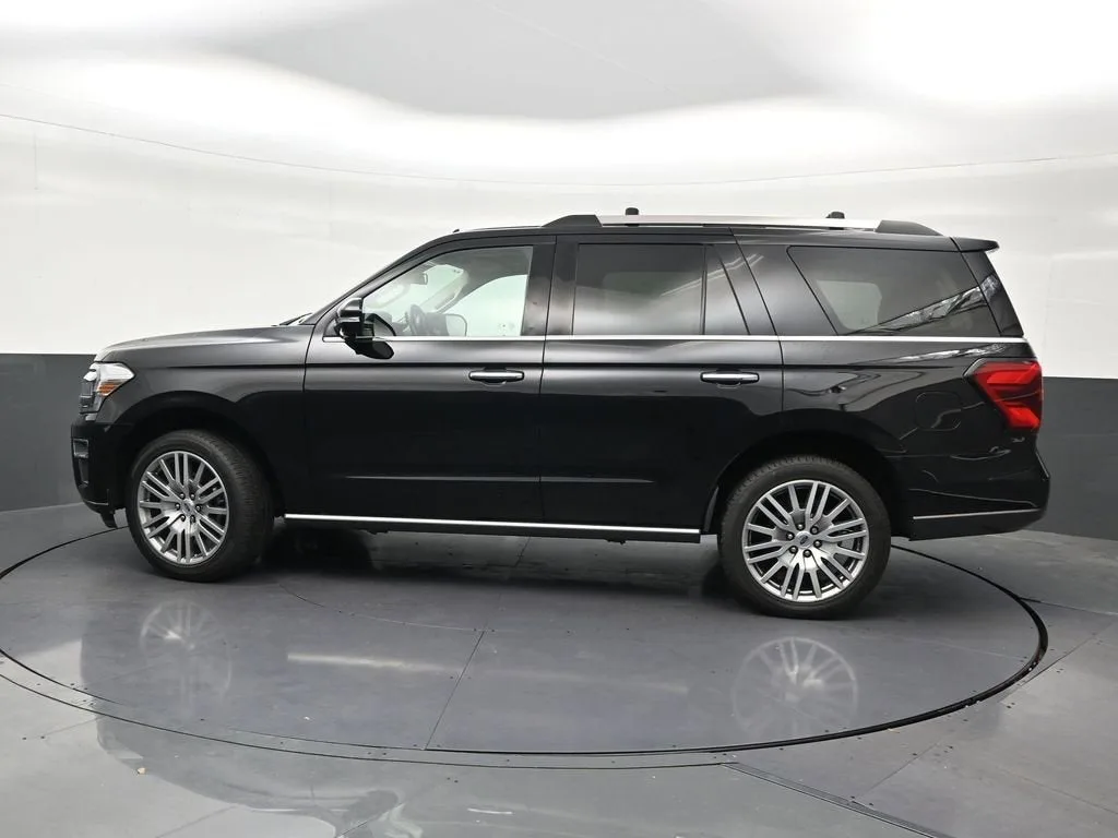 2023 Ford Expedition Limited photo 2