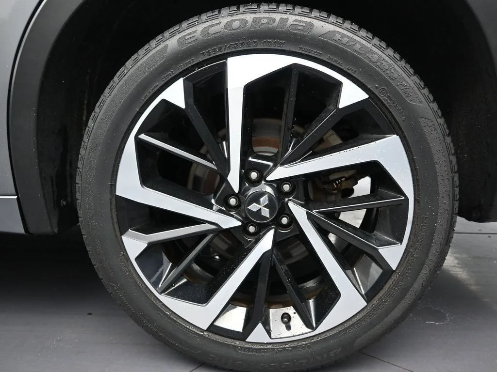 2022 Mitsubishi Outlander SEL Launch Edition S-AWC photo 9