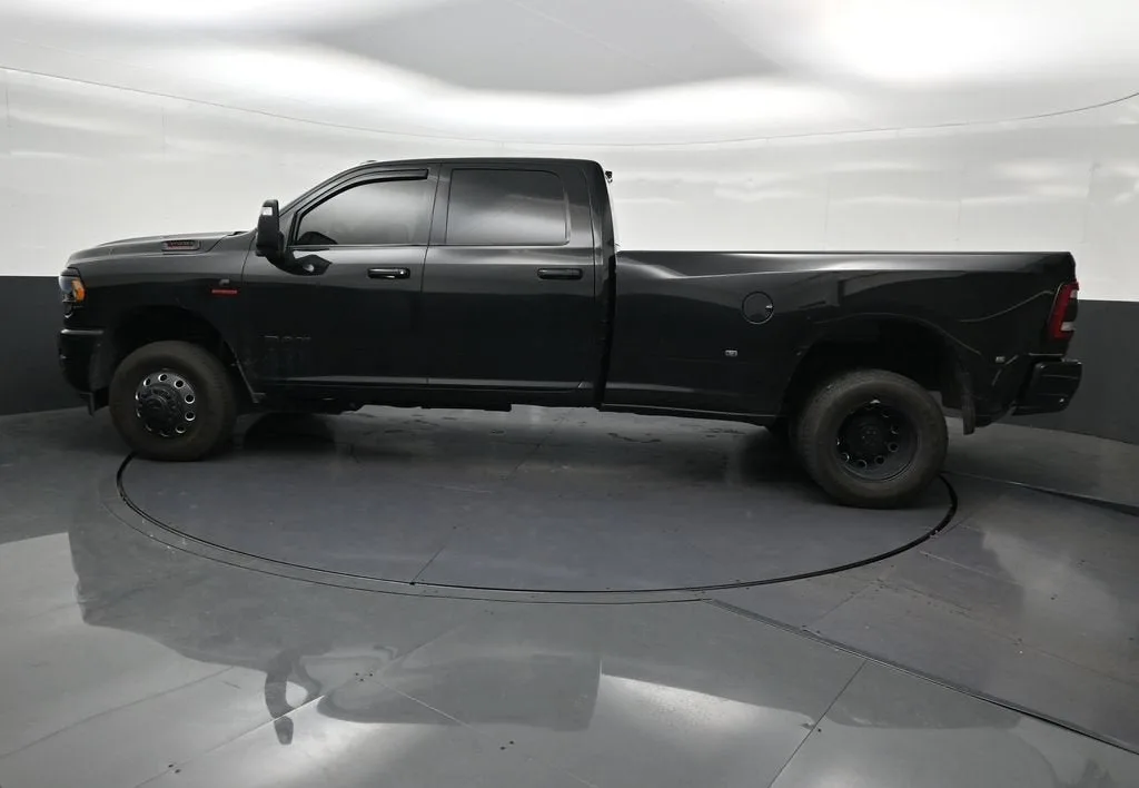 2024 RAM 3500 Big Horn Crew Cab 4x4 8' Box photo 2