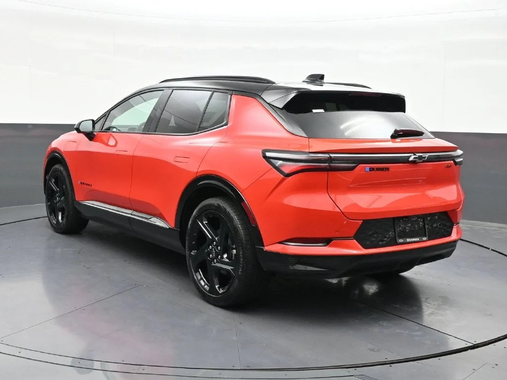 2026 Chevrolet Equinox EV RS photo 3