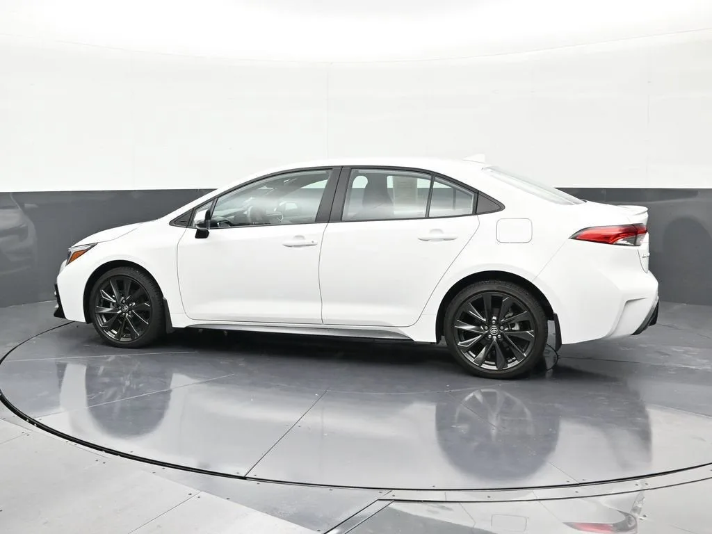 2025 Toyota Corolla SE photo 2