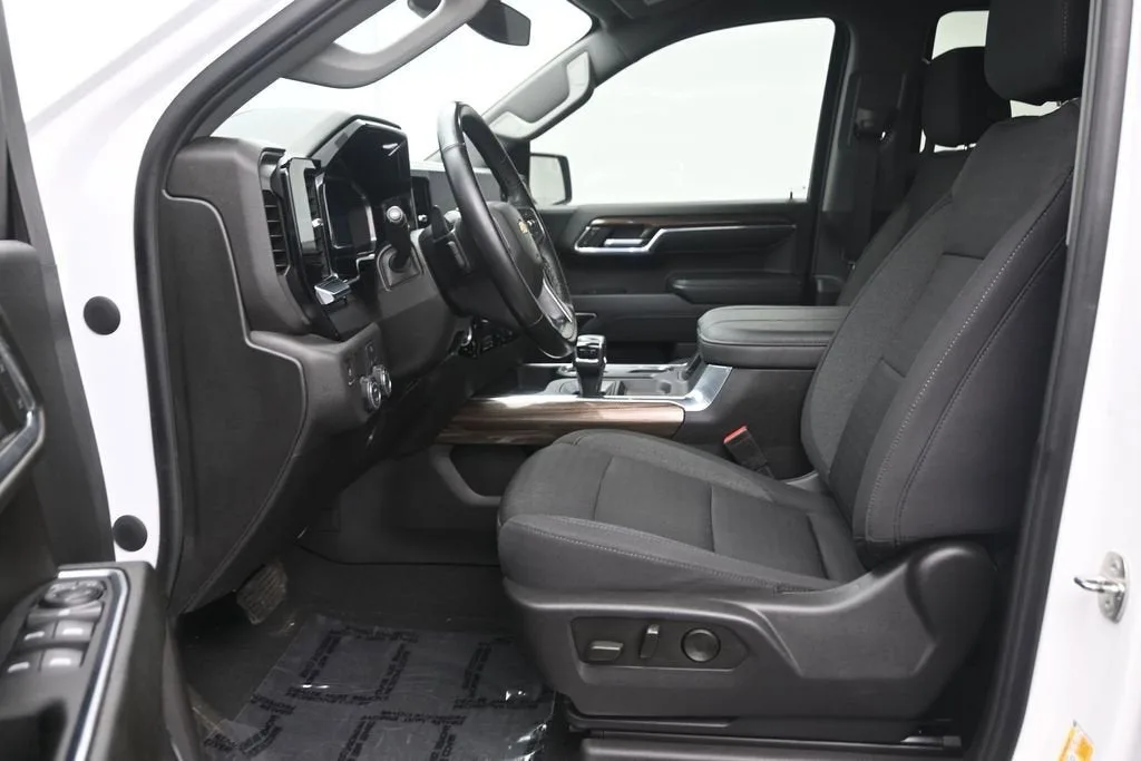 2023 Chevrolet Silverado 1500 LT photo 12