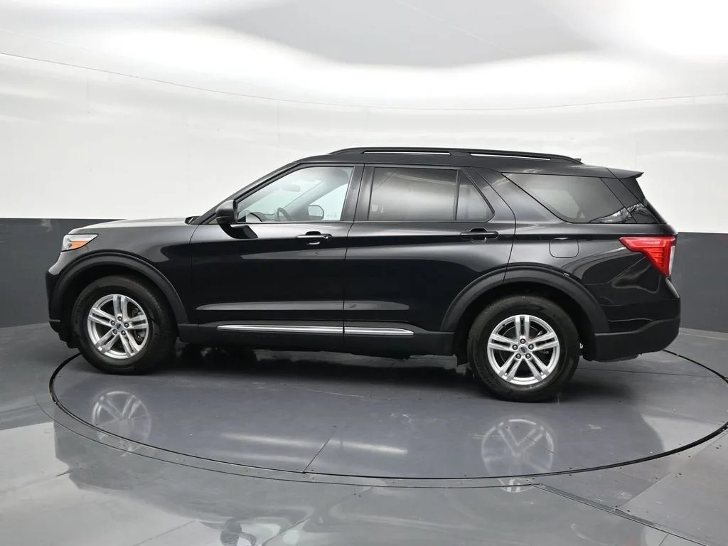 2024 Ford Explorer XLT photo 2