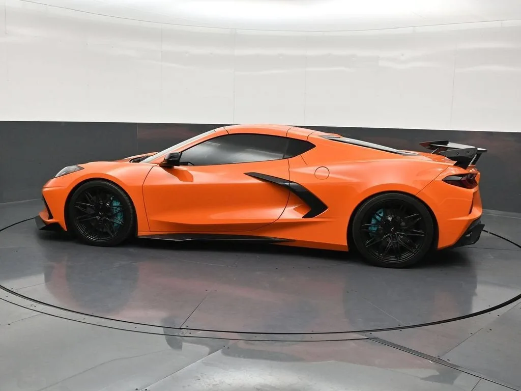 2023 Chevrolet Corvette Stingray 2LT photo 2