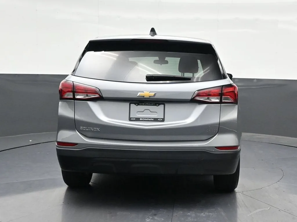 2024 Chevrolet Equinox LS photo 4