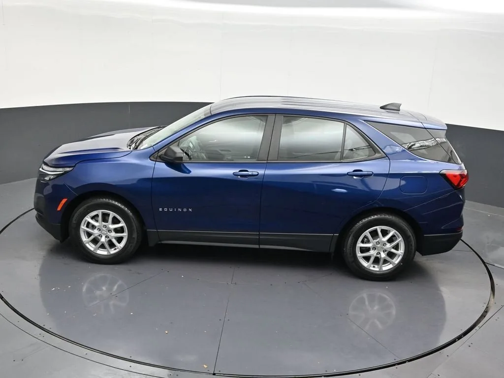 2023 Chevrolet Equinox LS photo 11