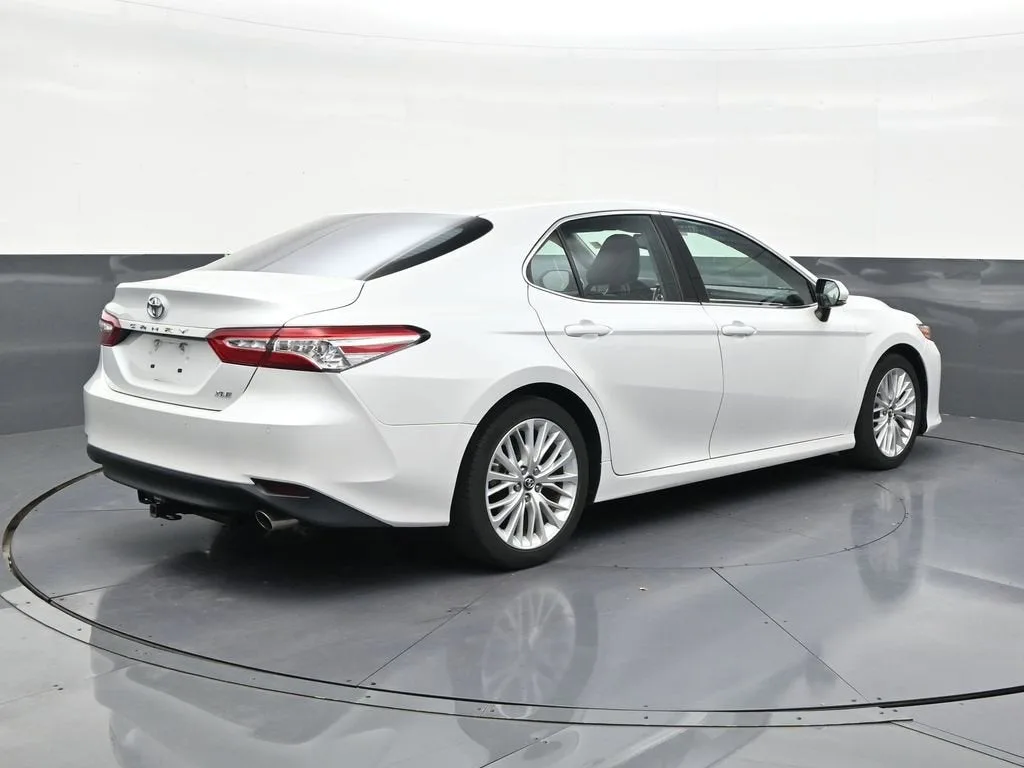 2018 Toyota Camry XLE photo 5