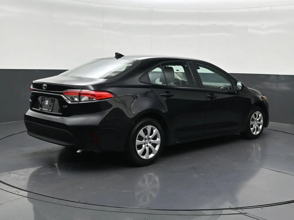 2025 Toyota Corolla LE photo 5