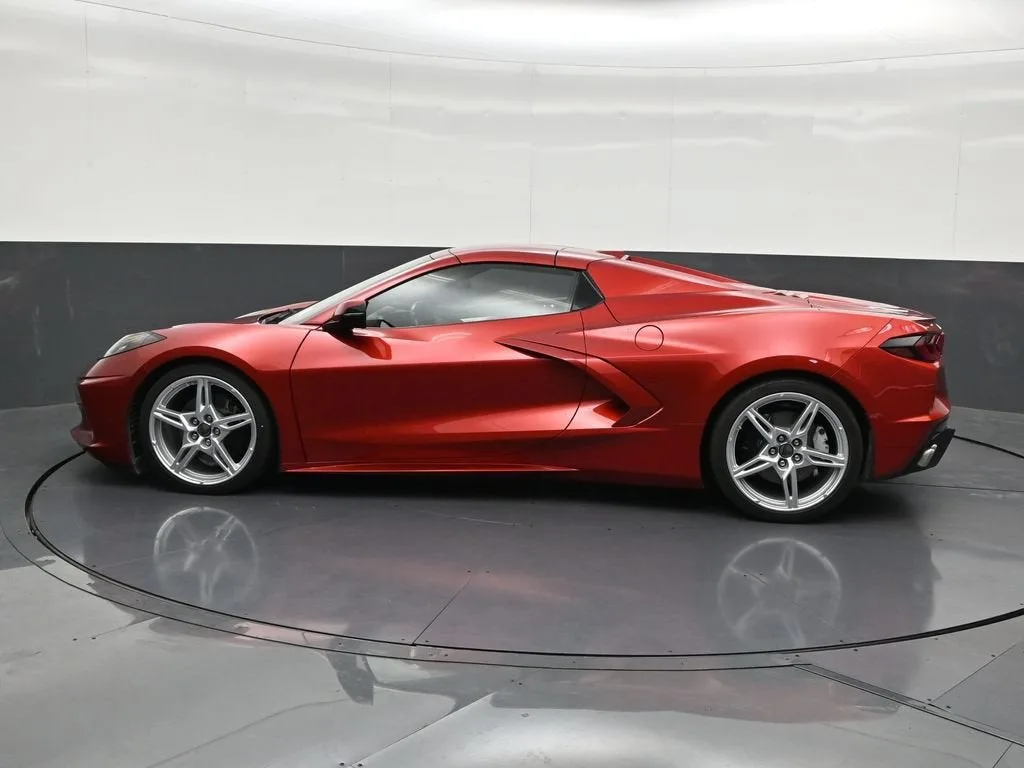 2023 Chevrolet Corvette Stingray 2LT photo 2