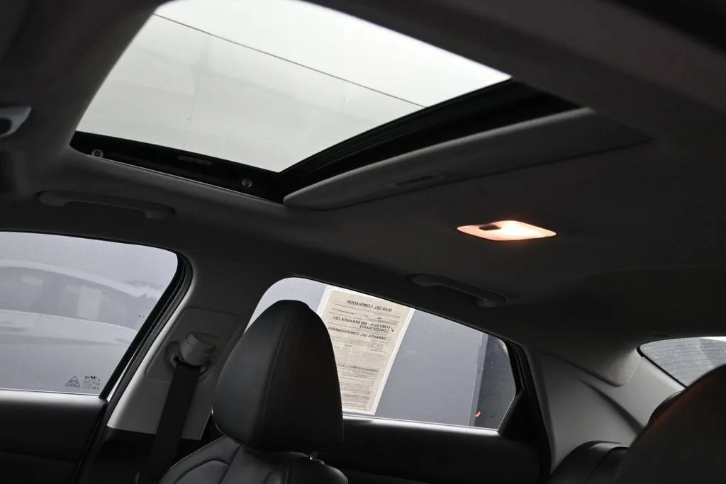 2024 Hyundai Elantra Limited photo 12