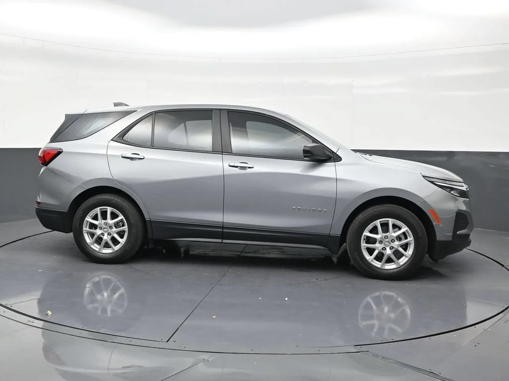 2024 Chevrolet Equinox LS photo 6