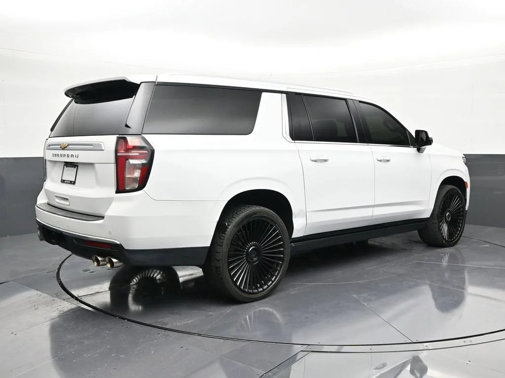 2021 Chevrolet Suburban High Country photo 5