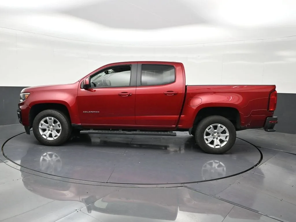 2021 Chevrolet Colorado 2WD LT photo 2