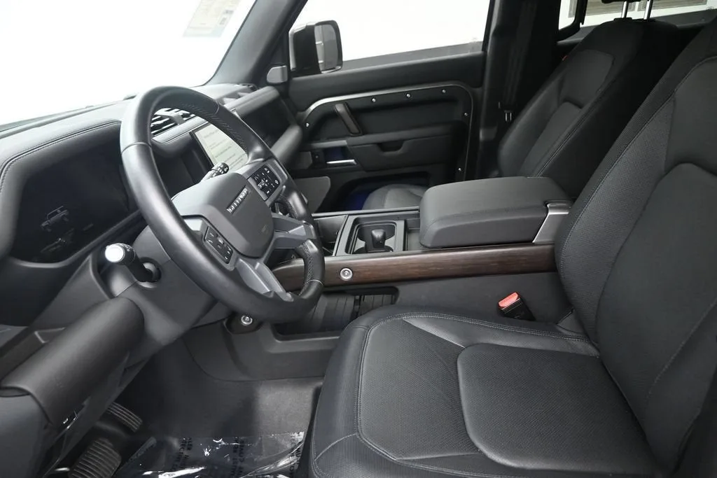2024 Land Rover Defender X-Dynamic SE photo 11