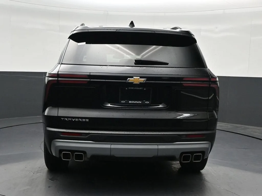 2025 Chevrolet Traverse LT photo 4