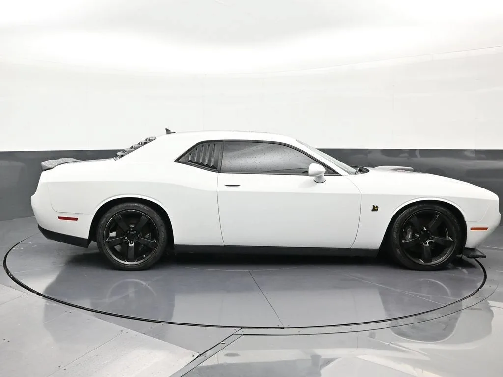 2016 Dodge Challenger 392 Hemi Scat Pack Shaker photo 6