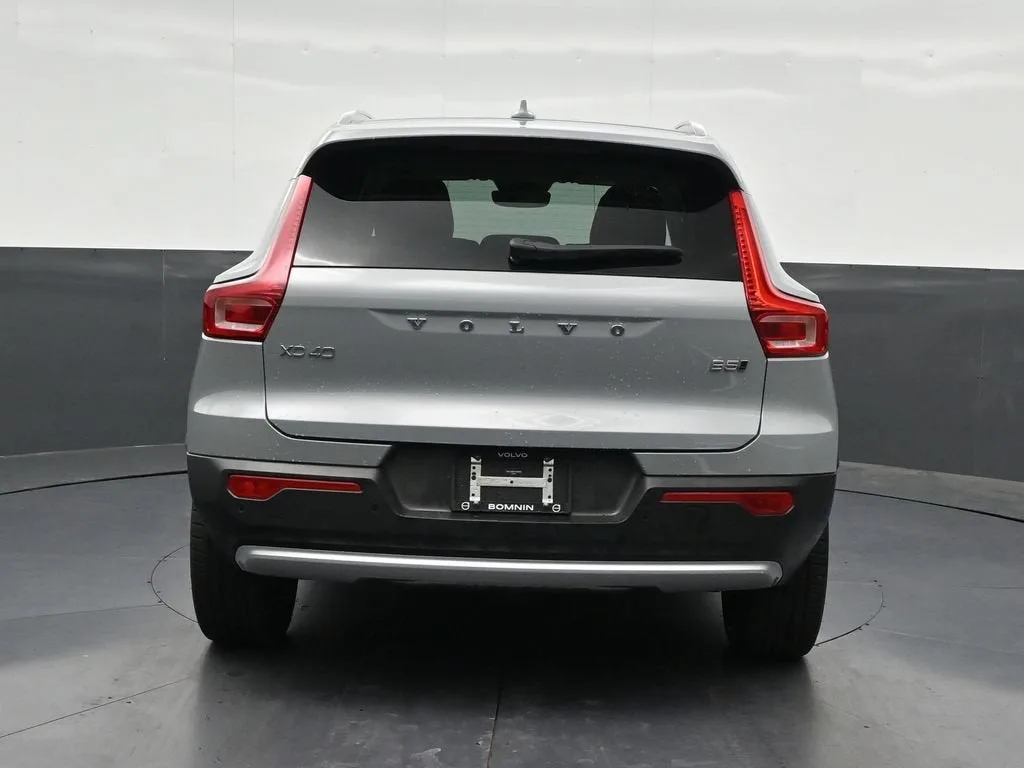 2025 Volvo XC40 Plus Bright Theme photo 5