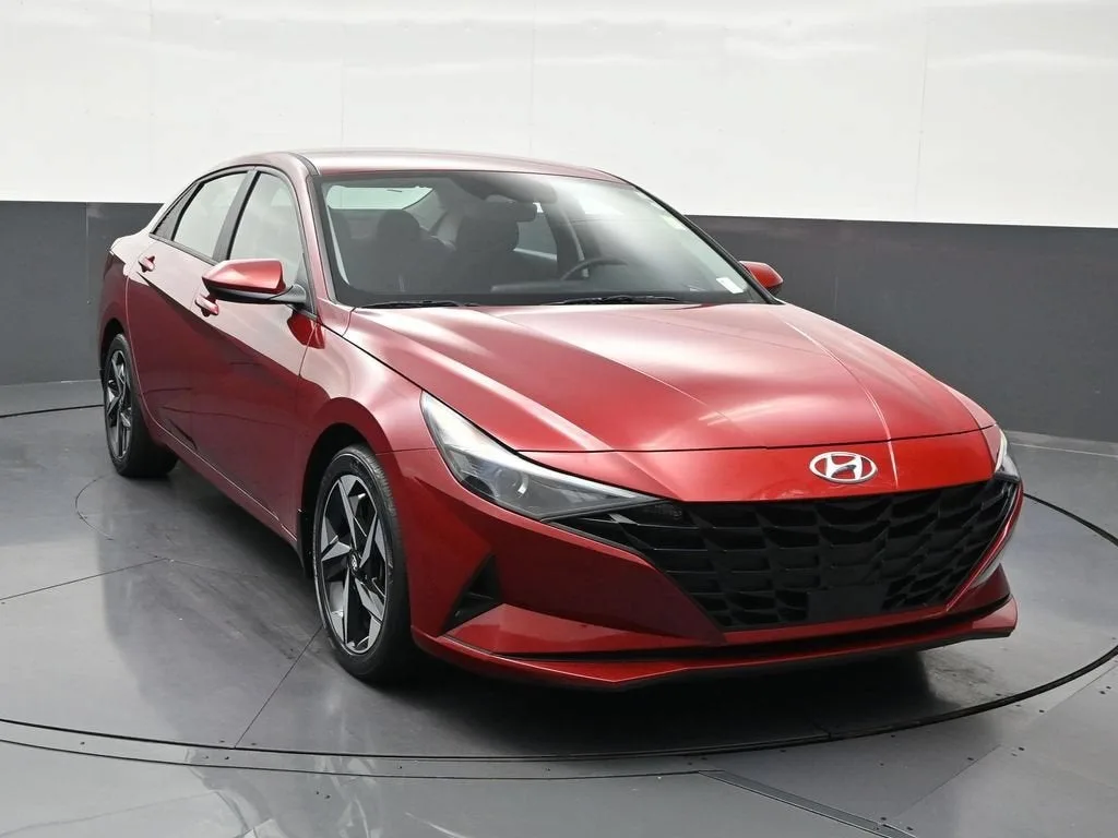 2023 Hyundai Elantra SEL photo 8
