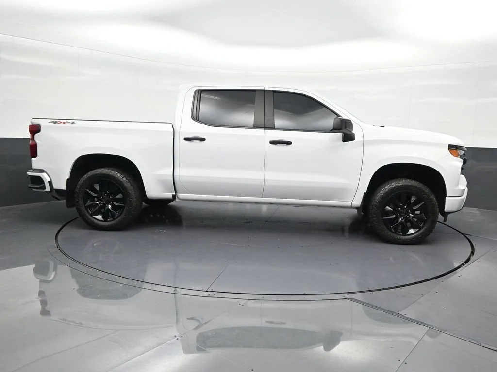2024 Chevrolet Silverado 1500 Custom photo 7