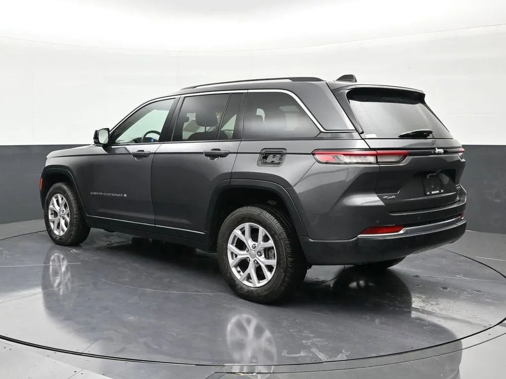 2022 Jeep Grand Cherokee Limited 4x4 photo 3