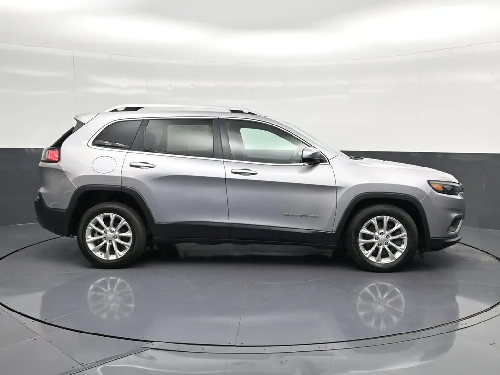 2019 Jeep Cherokee Latitude photo 4