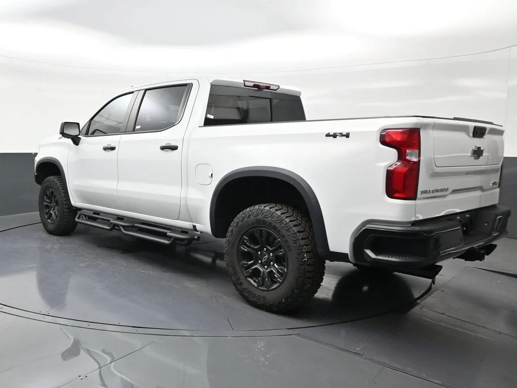 2025 Chevrolet Silverado 1500 ZR2 photo 3