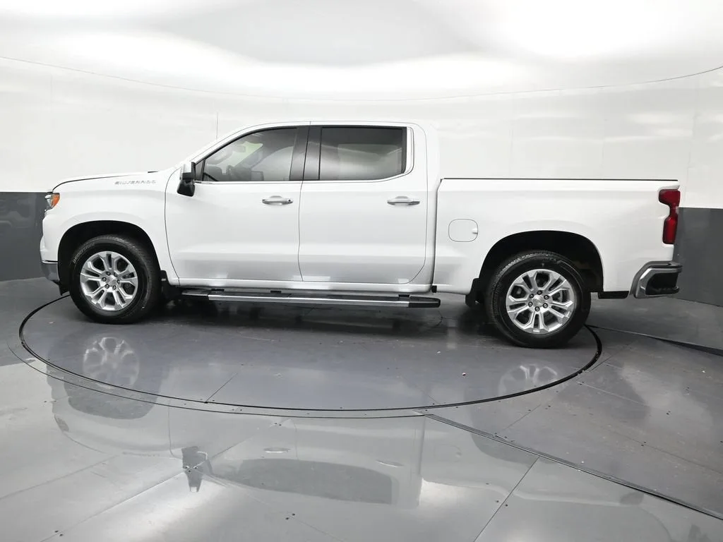 2025 Chevrolet Silverado 1500 LTZ photo 2