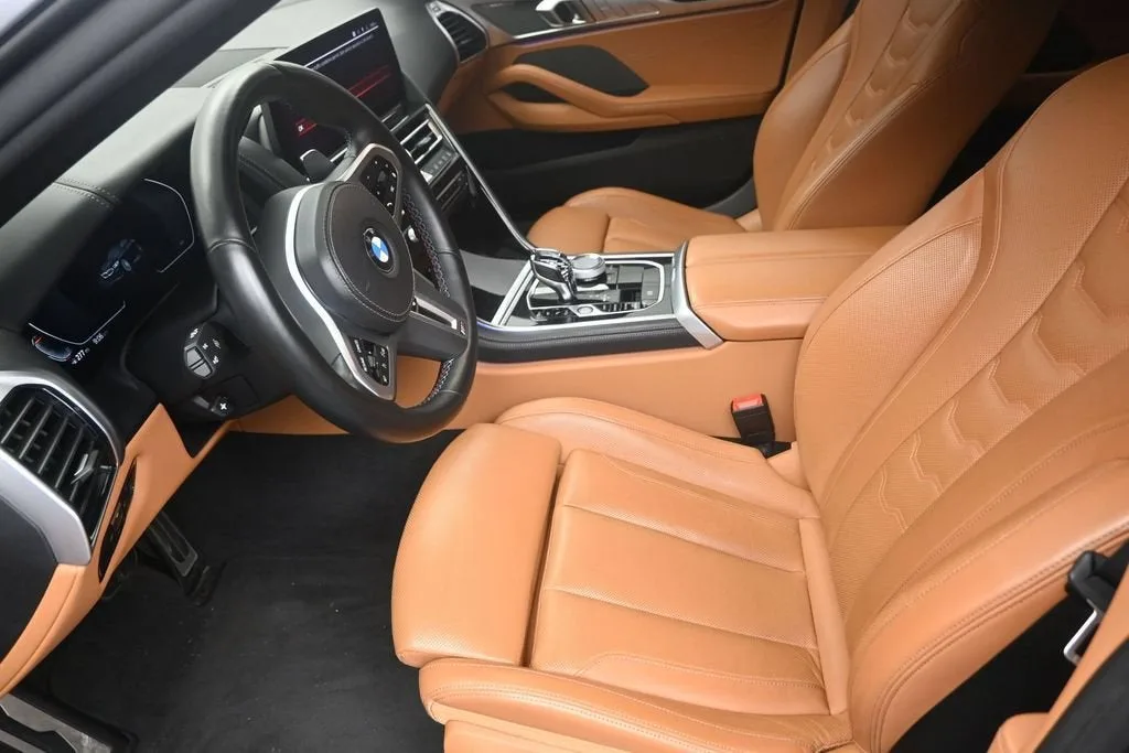 2025 BMW 8 Series M850i photo 12