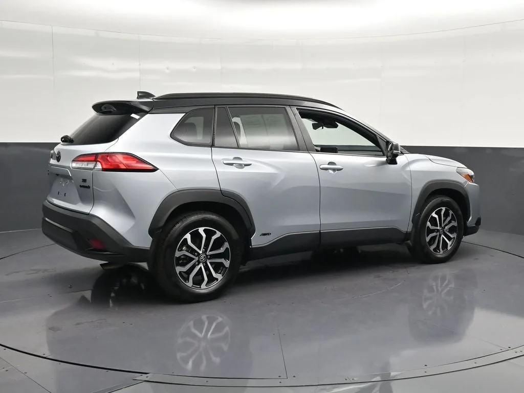 2024 Toyota Corolla Cross Hybrid SE photo 3