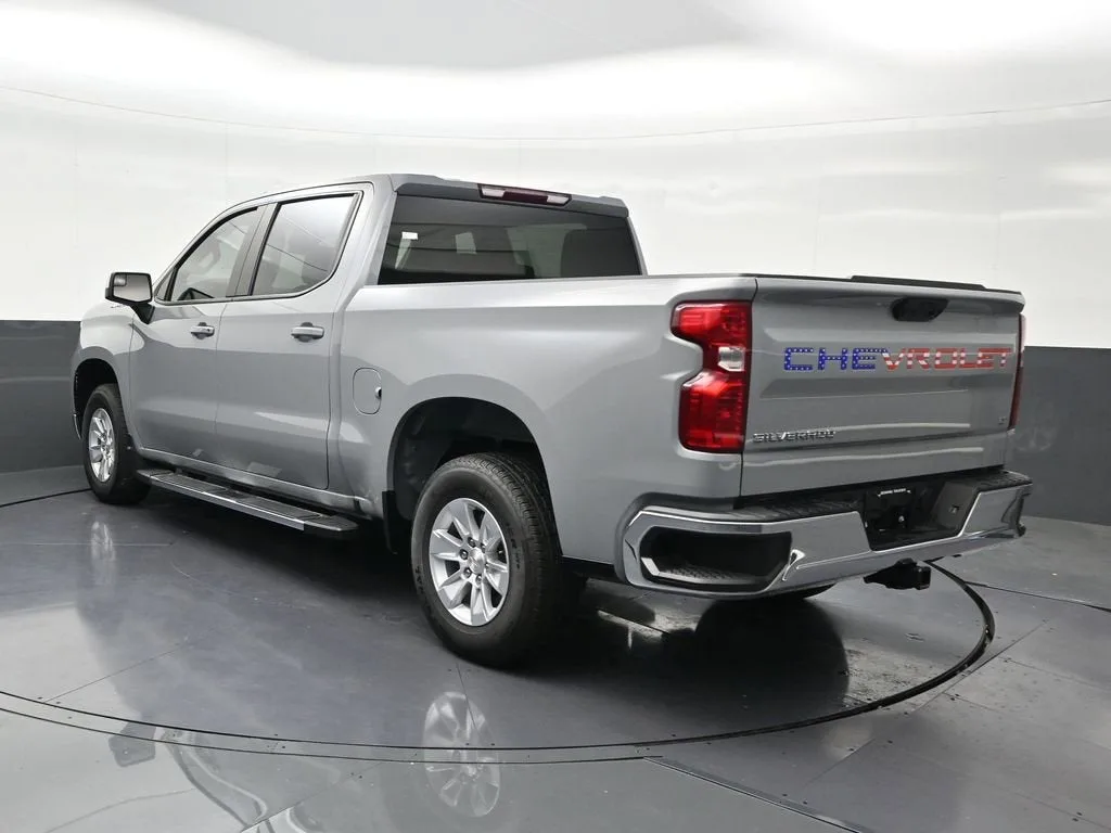 2024 Chevrolet Silverado 1500 LT photo 3