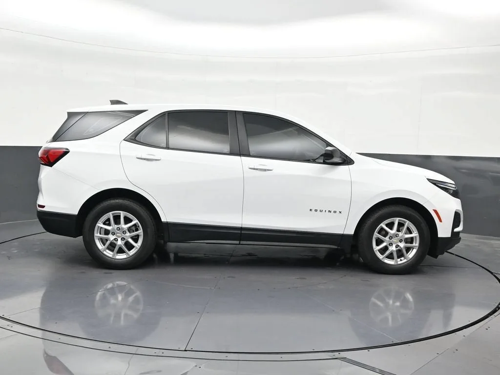 2022 Chevrolet Equinox LS photo 7