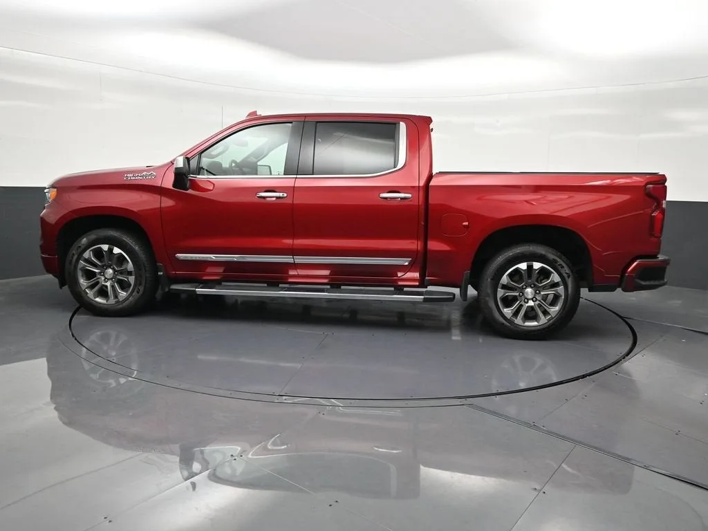 2024 Chevrolet Silverado 1500 High Country photo 2