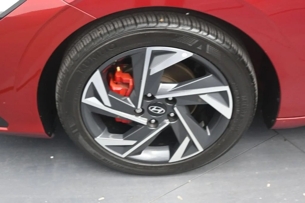 2025 Hyundai Elantra SEL Sport photo 9