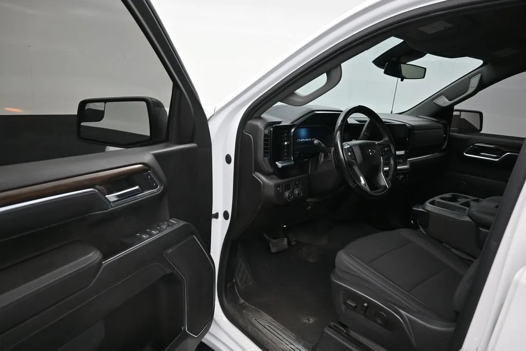 2023 Chevrolet Silverado 1500 RST photo 10