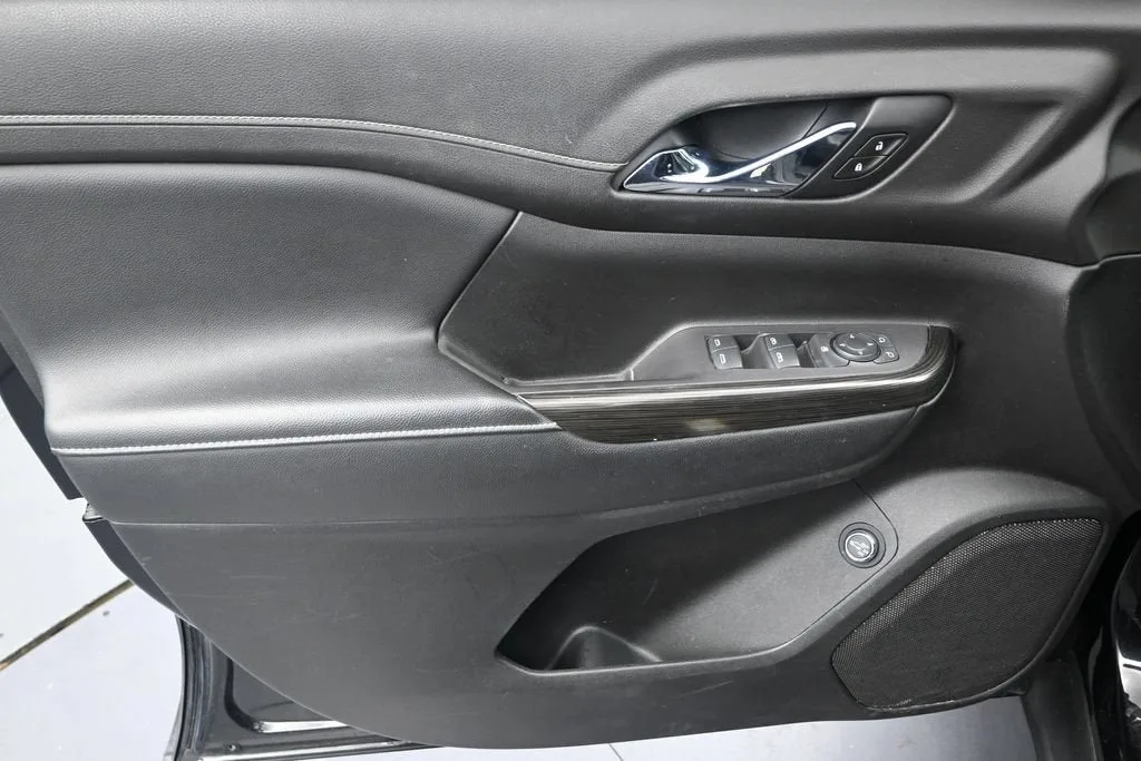 2020 GMC Acadia SLT photo 11