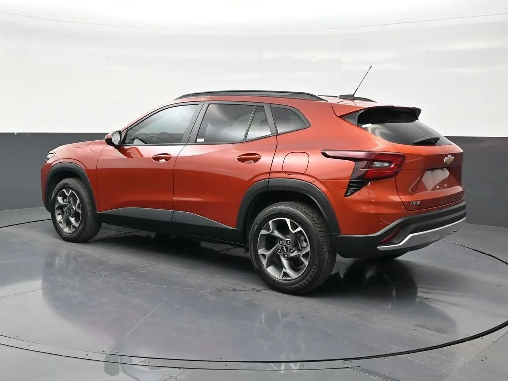 2024 Chevrolet Trax LT photo 2