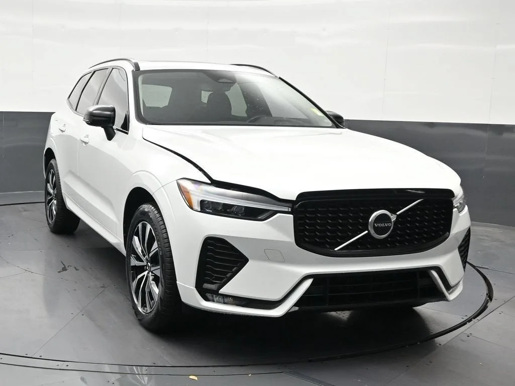 2024 Volvo XC60 B5 Core Dark Theme photo 8