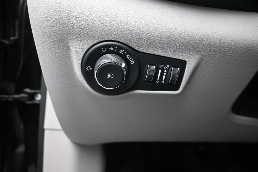2023 Jeep Compass Limited photo 12
