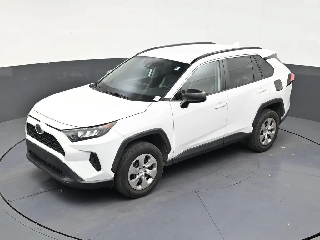 2020 Toyota RAV4 LE photo 12
