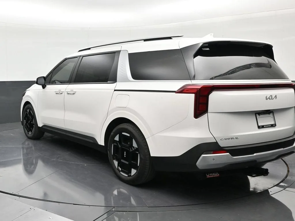 2025 Kia Carnival MPV EX photo 3