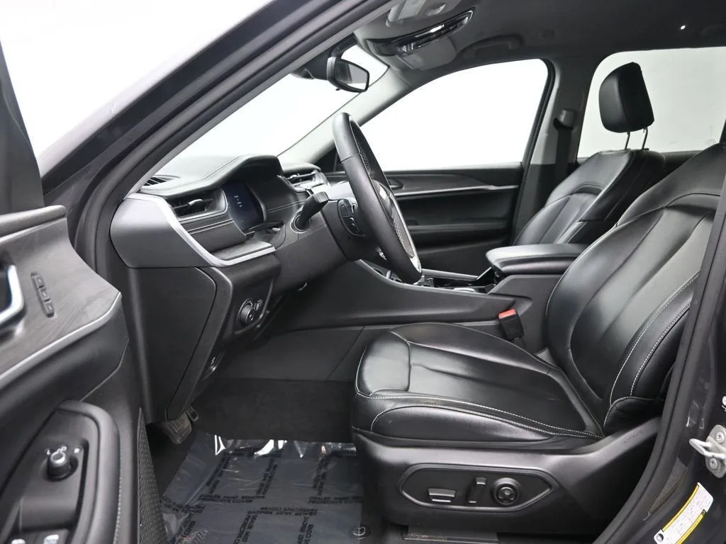 2023 Jeep Grand Cherokee Limited 4x2 photo 11