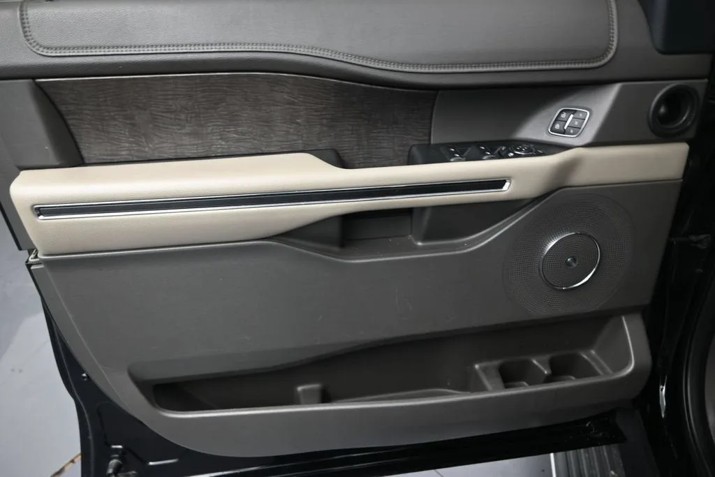 2021 Ford Expedition Limited MAX photo 11