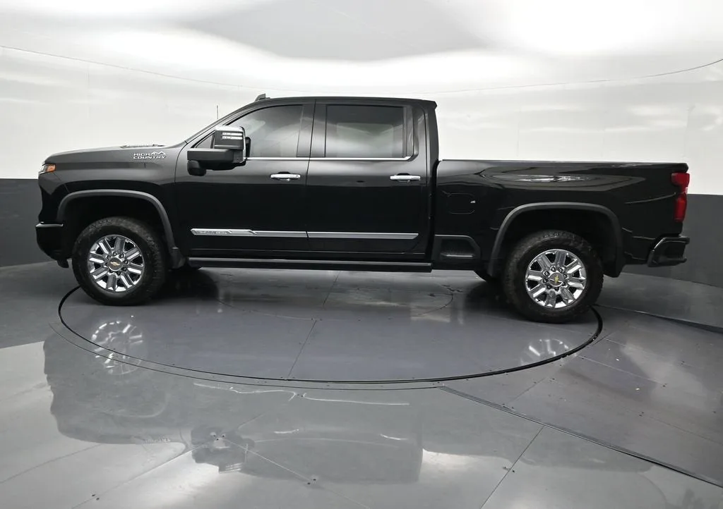 2024 Chevrolet Silverado 2500 HD High Country photo 2