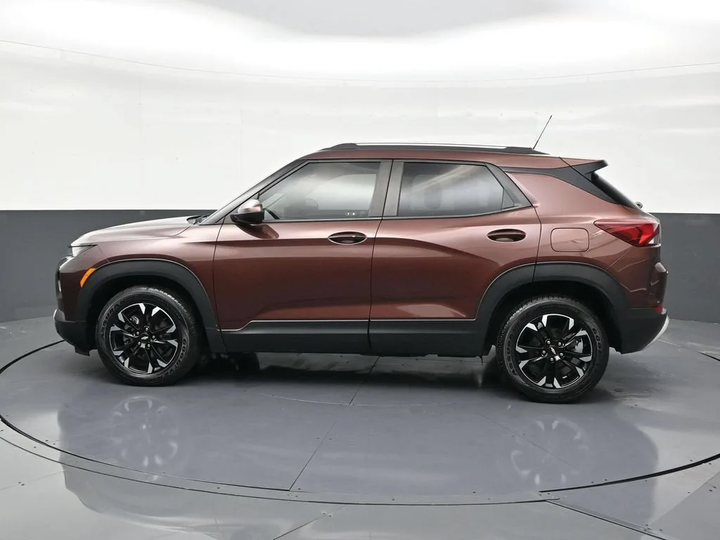 2022 Chevrolet Trailblazer LT photo 2