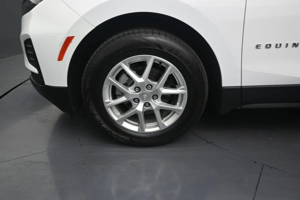 2024 Chevrolet Equinox LS photo 9