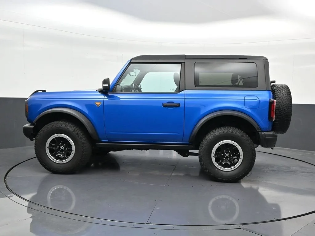 2022 Ford Bronco Badlands photo 2